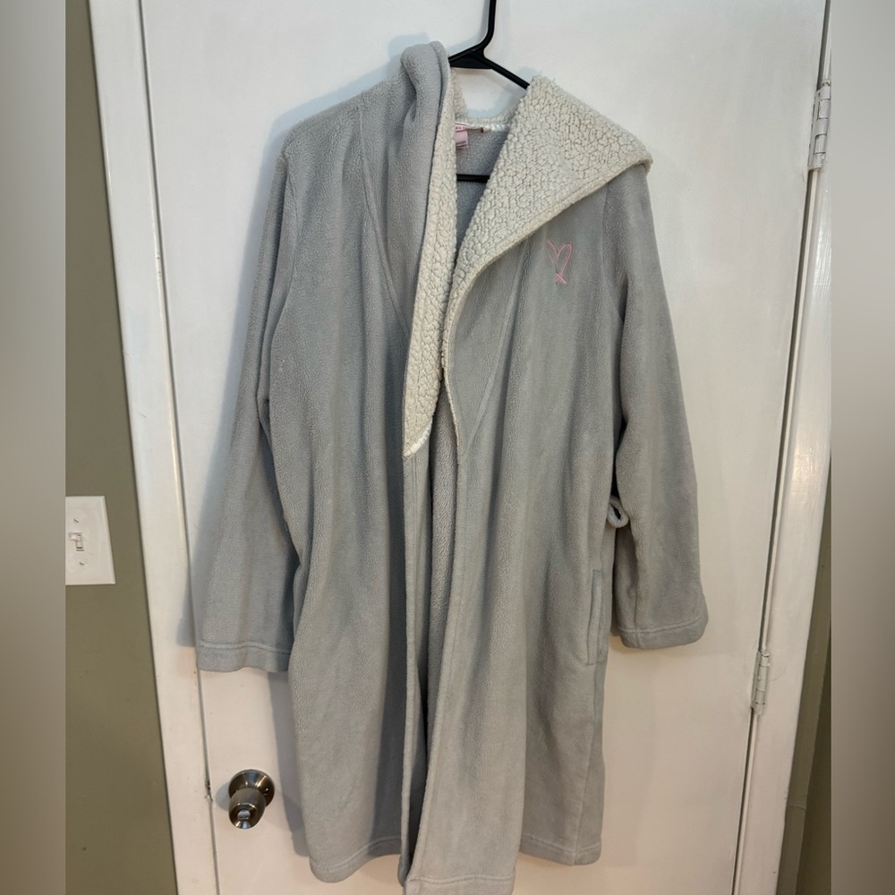 Victorias Secret Cozy Gray Hooded Women's plush robe grey warm winter soft.